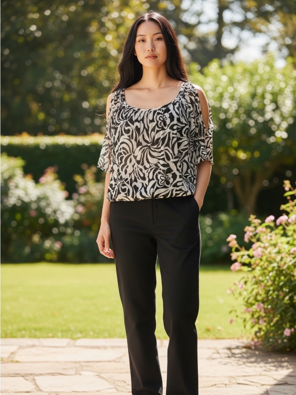 3/$30 ☀️ INC International Concepts Black and White Patterned Open Sleeve Blouse
